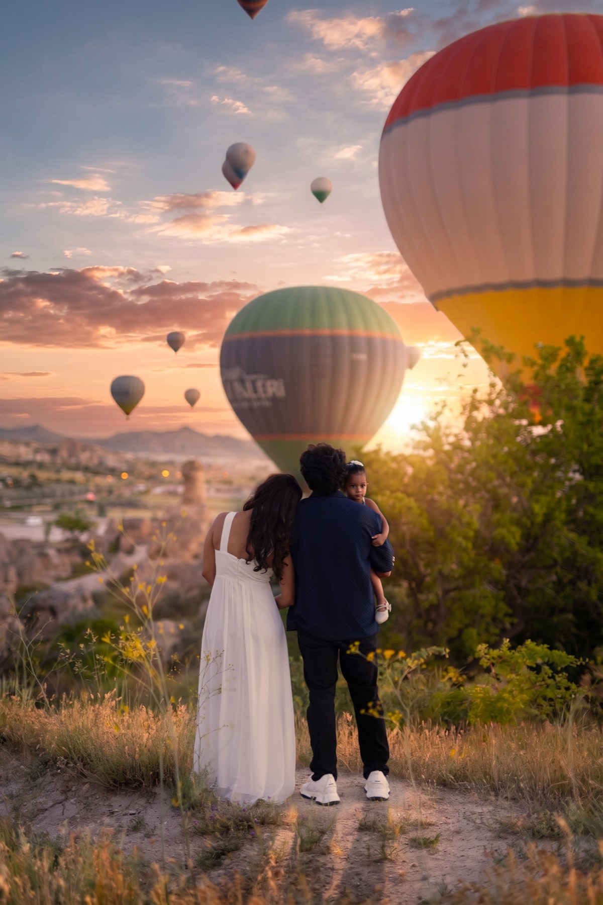 Sunrise photography with hot air balloons over Cappadocia